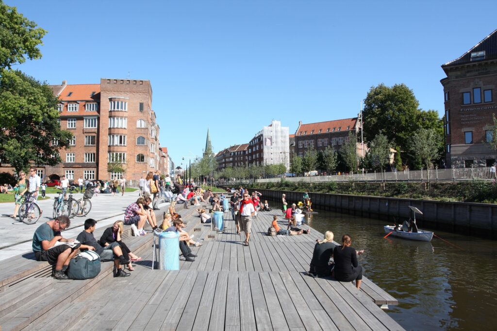 Aarhus: traffic data reveals during social - POLIS Network